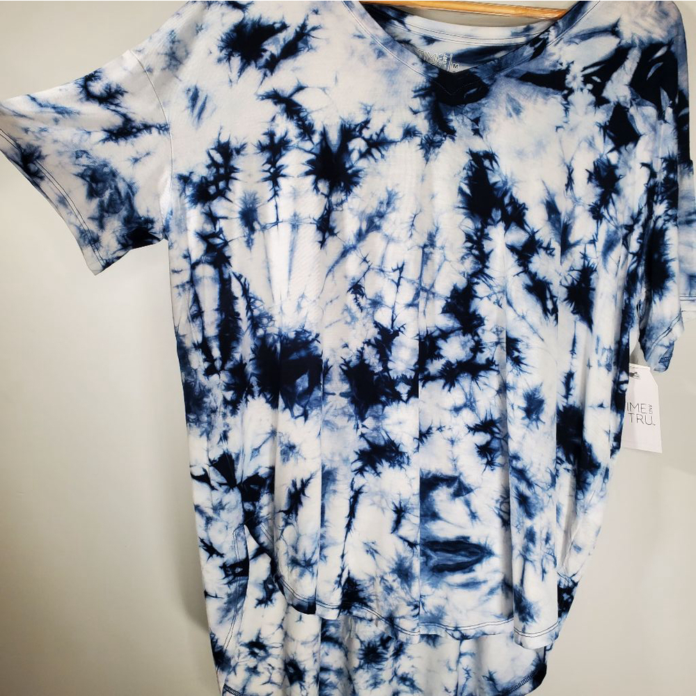 Time and Tru Tie Dye V-Neck Tunic Length T-Shirt Blue White Size Medium - Picture 2 of 9
